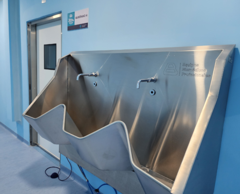 equipos-biomedicos_Cómo Elegir el Lavabo de Cirujano Adecuado para su Hospital